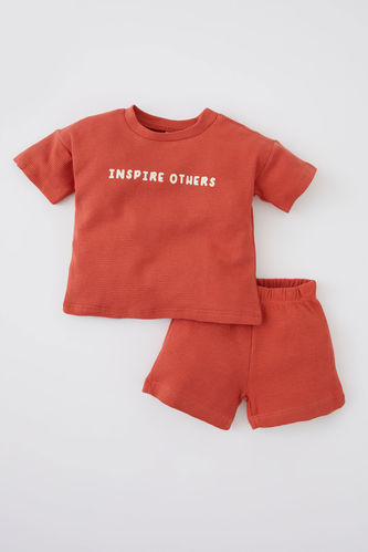 Комплект гафрированные шорты и футболка с коротким рукавом и принтом слоганом для мальчика