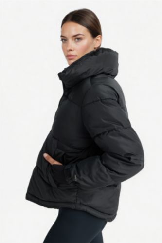 Kadın Siyah Su İtici Regular Fit Dik Yaka Fermuarlı El Geçmeli Cepli Şişme Mont