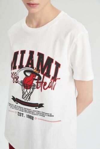 Defacto Fit NBA Miami Heat Standard Fit Crew Neck Short Sleeve T-Shirt