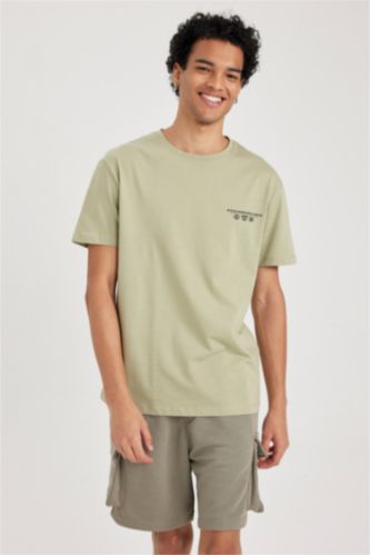 Футболка стандартного кроя с круглым вырезом и принтом