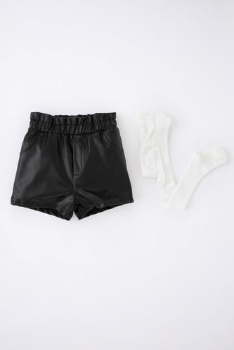 Comfort Fit Shorts aus Kunstleder und Socken