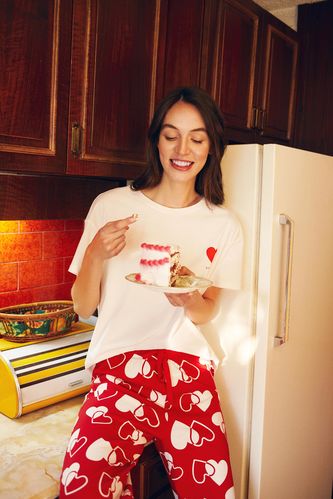 Fall In Love Valentine's Day Regular Fit Heart Patterned Short Sleeve Pajamas Set