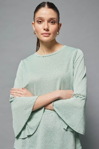 Кофта стандартного крою з круглим вирізом креп для жінок