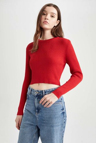 Пуловер приталеного крою з круглим вирізом для жінок