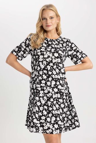 Летнее платье мини с цветочным принтом с коротким рукавом