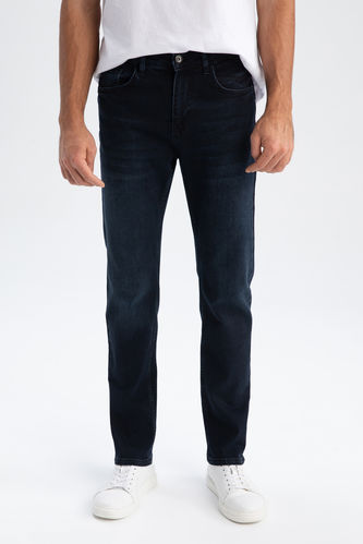 Regular Comfort Fit Normal Mold Normal Waist Tapered Leg Jeans