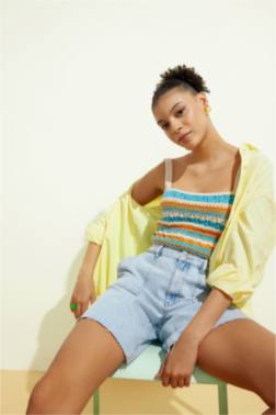 DÉBARDEUR EN TRICOT COUPE RÉGULIÈRE COL CARRÉ TRICOT