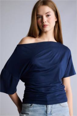 LOOSE FIT KISA KOLLU TİŞÖRT.