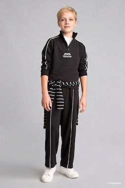 BOY BARREL FİT BLACK COLLEGE PRİNT SWEATPANTS