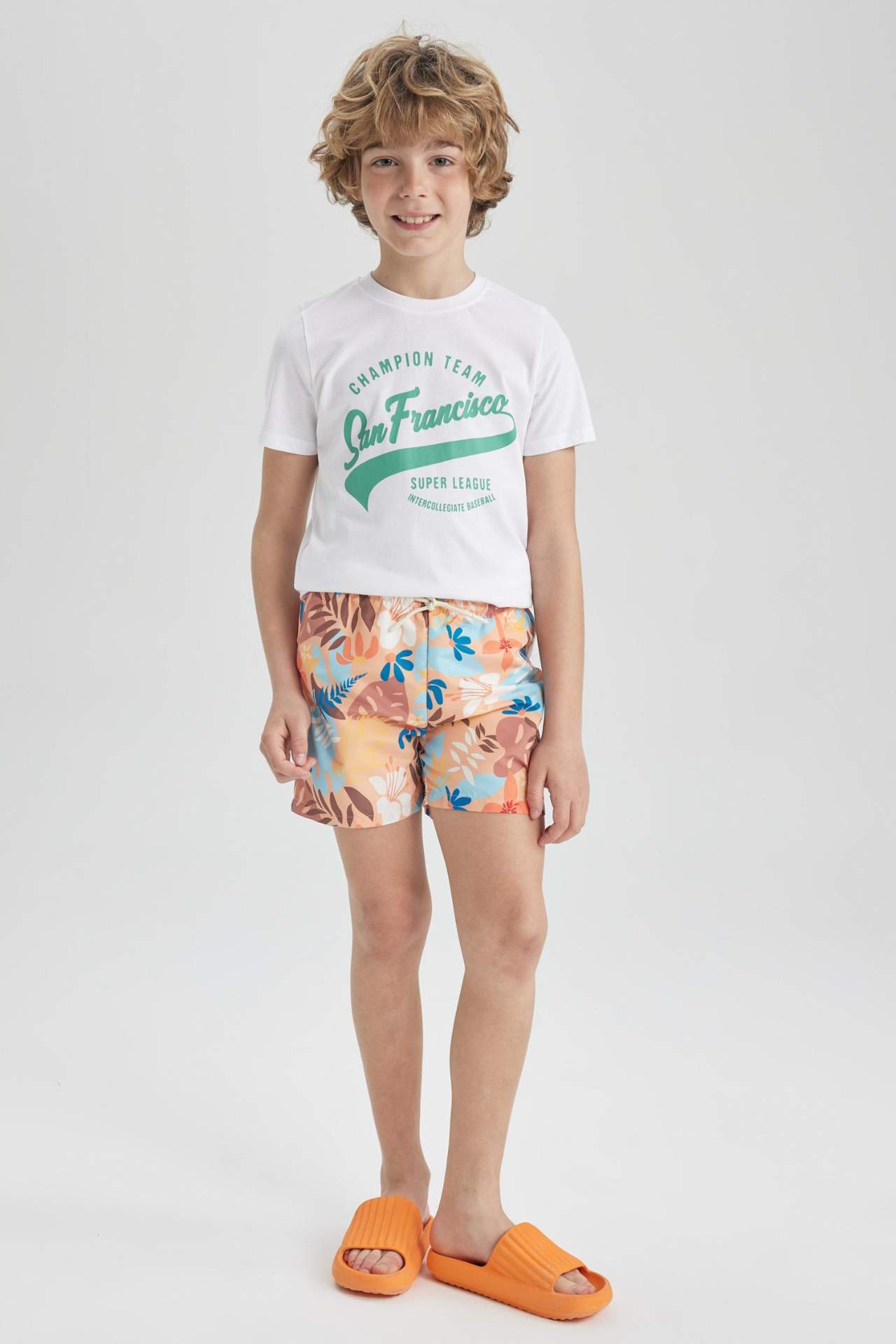 Jungen Regular Fit Badeshorts