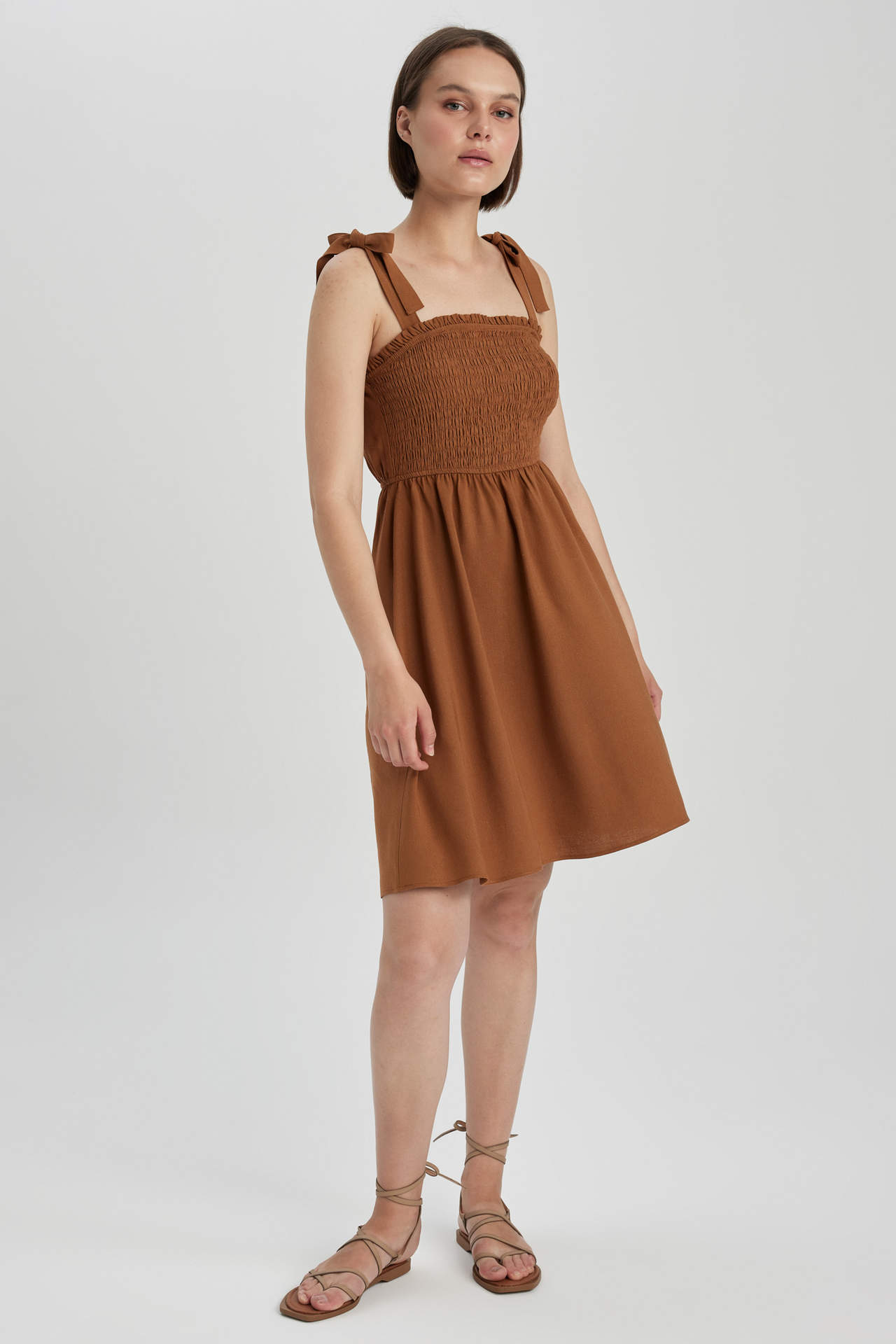 Damen Kurzarm-Kleid In Mini-Länge