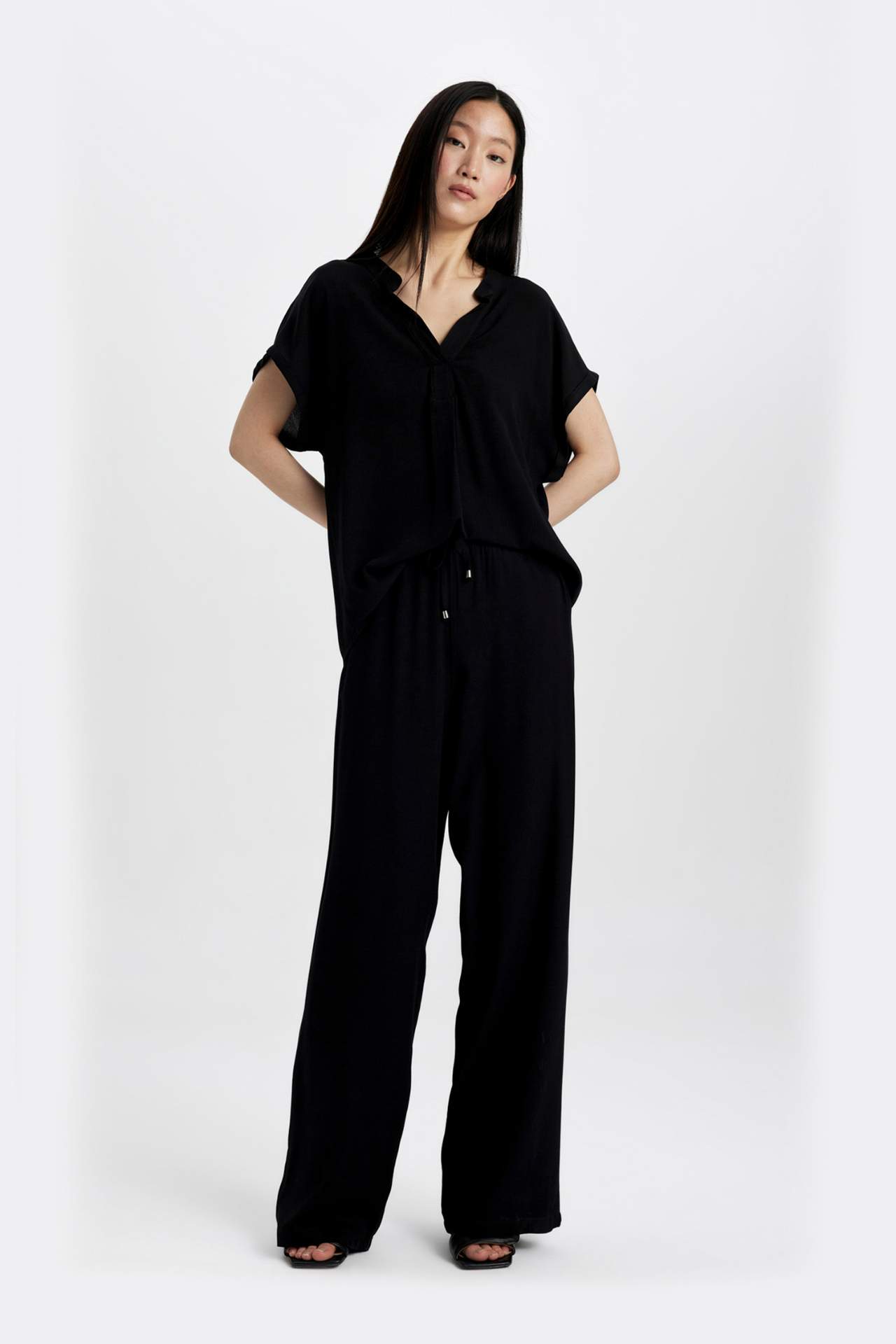 black-damen-elasticated-waist-palazzo-culottes-2395937-defacto