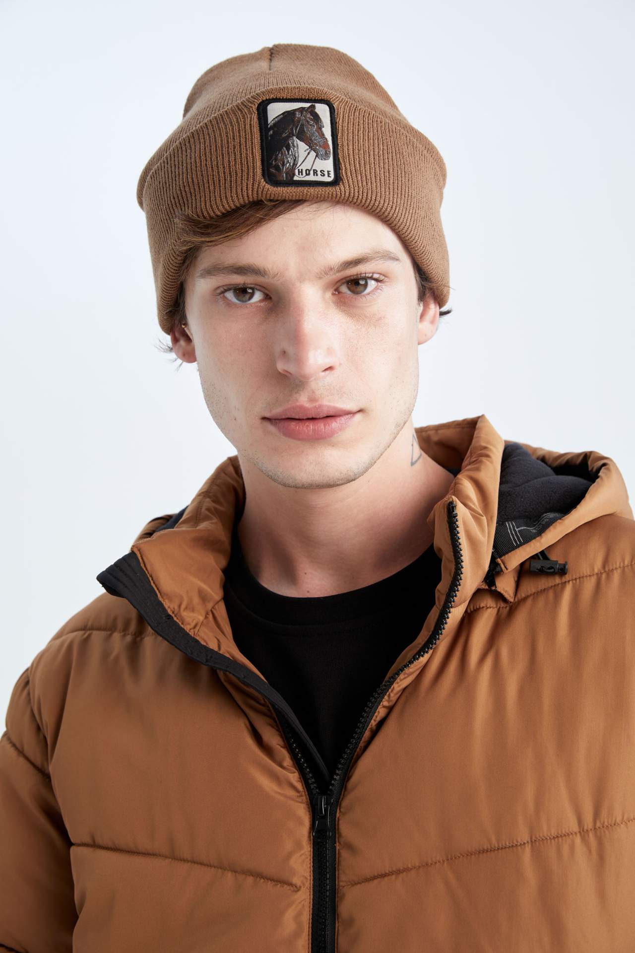 grey-man-man-beret-hat-2556619-defacto