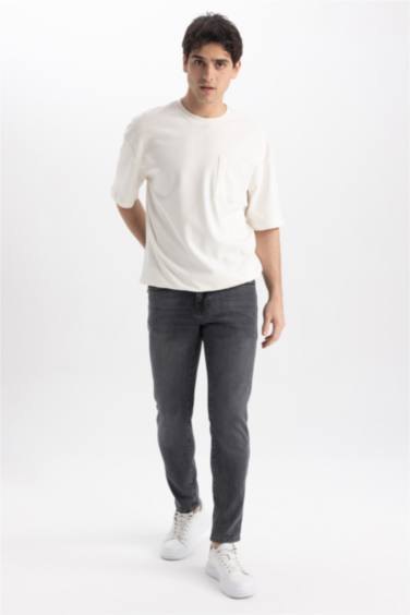 Slim Tapered Fit Narrow Fit Normal Waist Tapered Leg Jeans