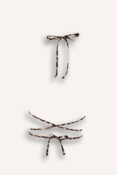 بكيني توب بطبعة حيوانات قصة عادية من Fall in Love