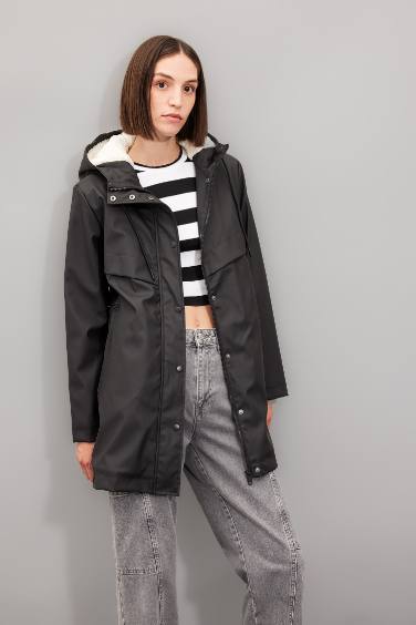 Su Geçirmez Uzun Yağmurluk Polar Astarlı Kapüşonlu Fermuarlı Çıtçıtlı Cepli Mevsimlik Suni Deri