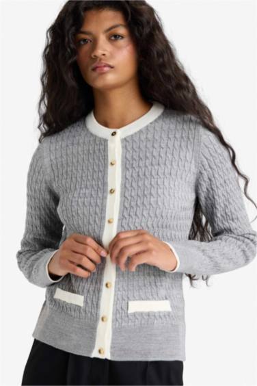 Fitted Crew Neck Knit Cardigan