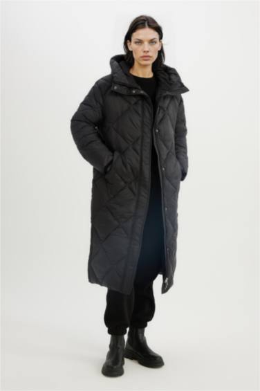 Su Geçirmez Kapüşonlu Uzun Mont Parka Kapitoneli Fermuarlı Çıtçıtlı Cepli