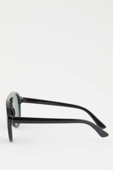 Man Round Sunglasses
