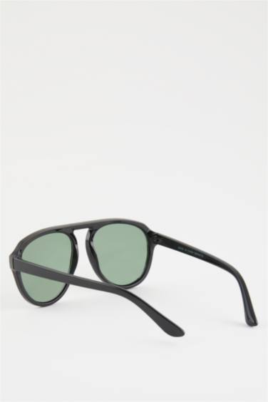 Man Round Sunglasses