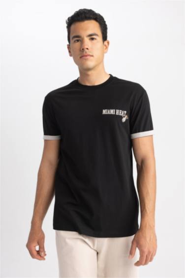 Defacto Fit NBA Miami Heat Licensed Standard Fit Crew Neck T-Shirt