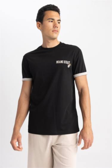 Defacto Fit NBA Miami Heat Licensed Standard Fit Crew Neck T-Shirt