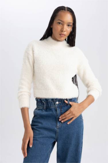 بلوفر تريكو قصة عادية بنص رقبة مدورة