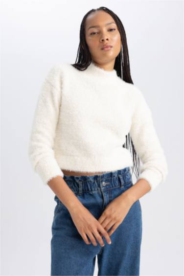 بلوفر تريكو قصة عادية بنص رقبة مدورة