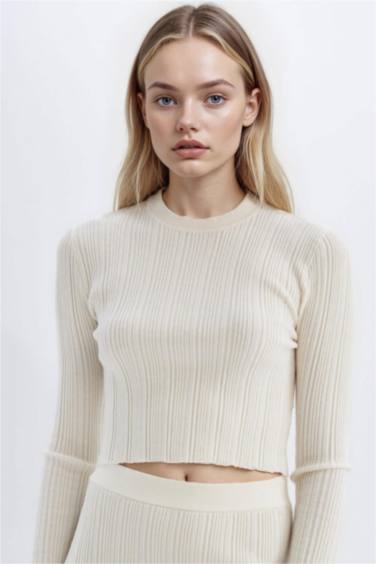 Slim Fit Dar Kesim Bisiklet Yaka Triko Kazak