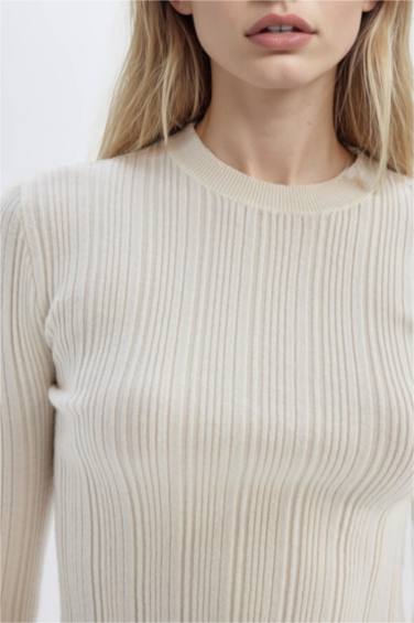 Slim Fit Dar Kesim Bisiklet Yaka Triko Kazak