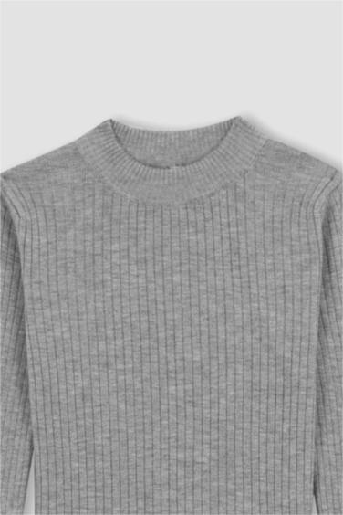 بلوفر تريكو بناتي قصة عادية برقبة مستديرة