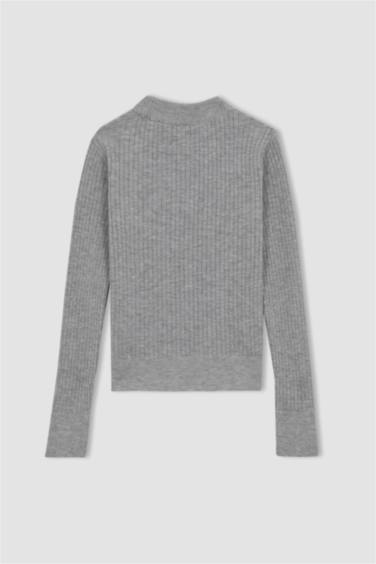 بلوفر تريكو بناتي قصة عادية برقبة مستديرة