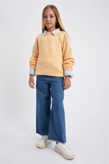 Свитер стандартного кроя с круглым вырезом для девочек