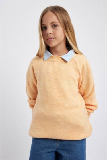 Свитер стандартного кроя с круглым вырезом для девочек