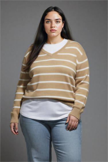 Свитер свободного кроя с V-образным вырезом