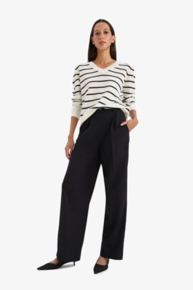 Relax Fit V Yaka Çizgili Triko Kazak