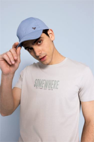 Футболка приталенного кроя с круглым вырезом и принтом