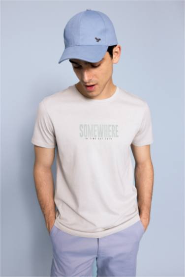 Футболка приталенного кроя с круглым вырезом и принтом