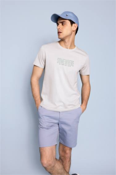 Футболка приталенного кроя с круглым вырезом и принтом