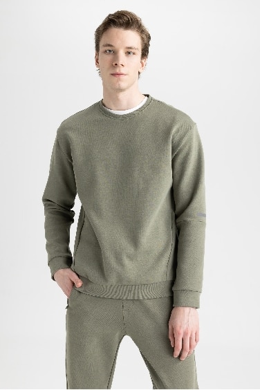 Standard Fit Long Sleeve Sweatshirt