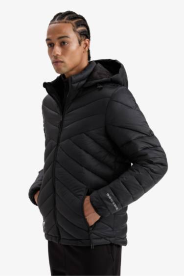 DeFactoFit Su İtici Slim Fit Dar Kesim Kapüşonlu Fermuarlı Mevsimlik Baharlık Şişme Mont