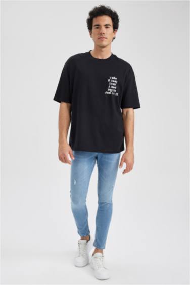 Футболка оверсайз с круглым вырезом и принтом