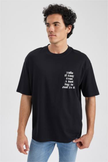 Футболка оверсайз с круглым вырезом и принтом