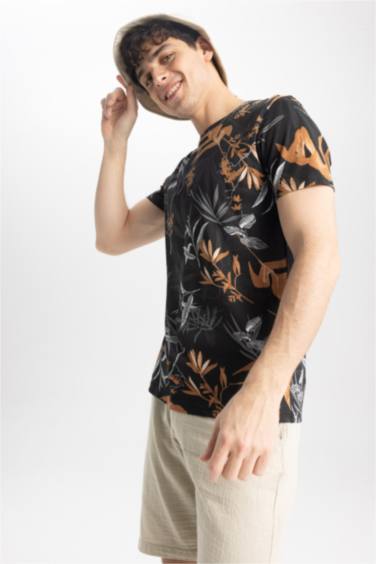 تيشيرت نص ردن سليم فيت مطبوع بياخة مستديرة