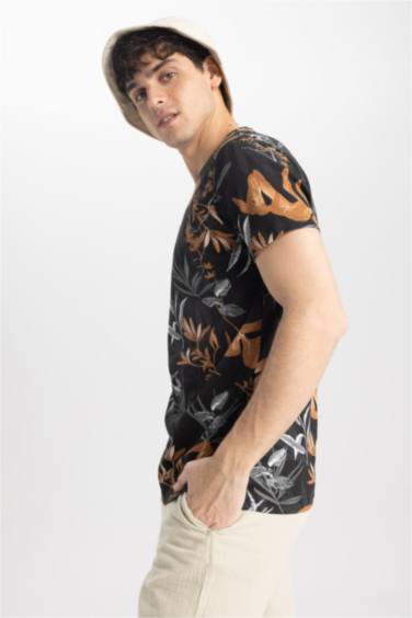 تيشيرت نص ردن سليم فيت مطبوع بياخة مستديرة