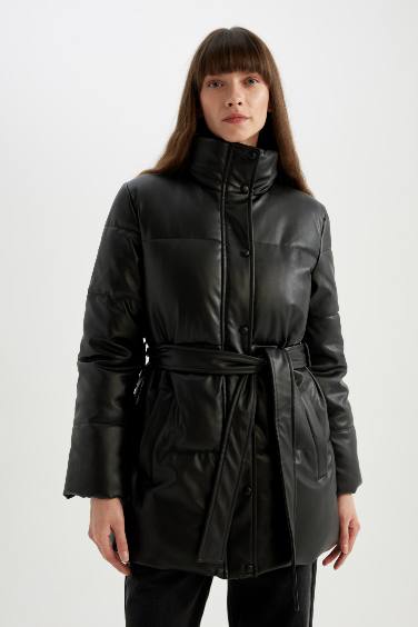 Manteau imperméable en simili-cuir à coupe régulière