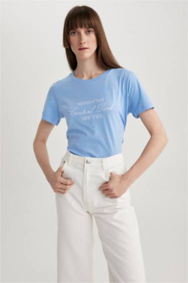 تيشيرت قطن قصة عادية مطرزة وياقة مستديرة