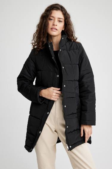 Дутая куртка водоотталкивающая стандартного кроя