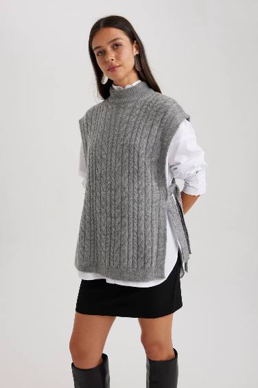 Regular Fit Crew Neck Vest