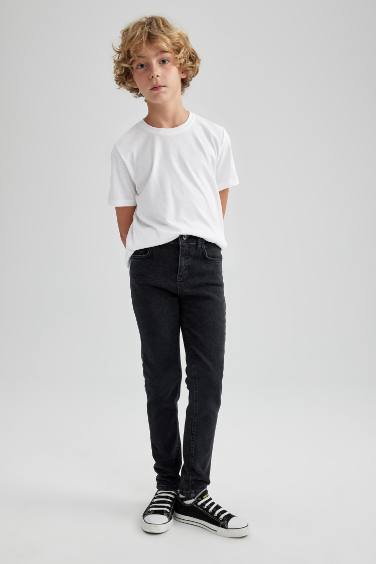 بنطلون جينز اولادي سكيني فيت جينز برجل ضيق